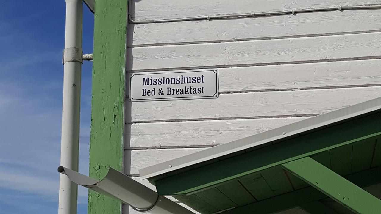 Missionshuset Bed & Breakfast Sandhamn Exterior foto